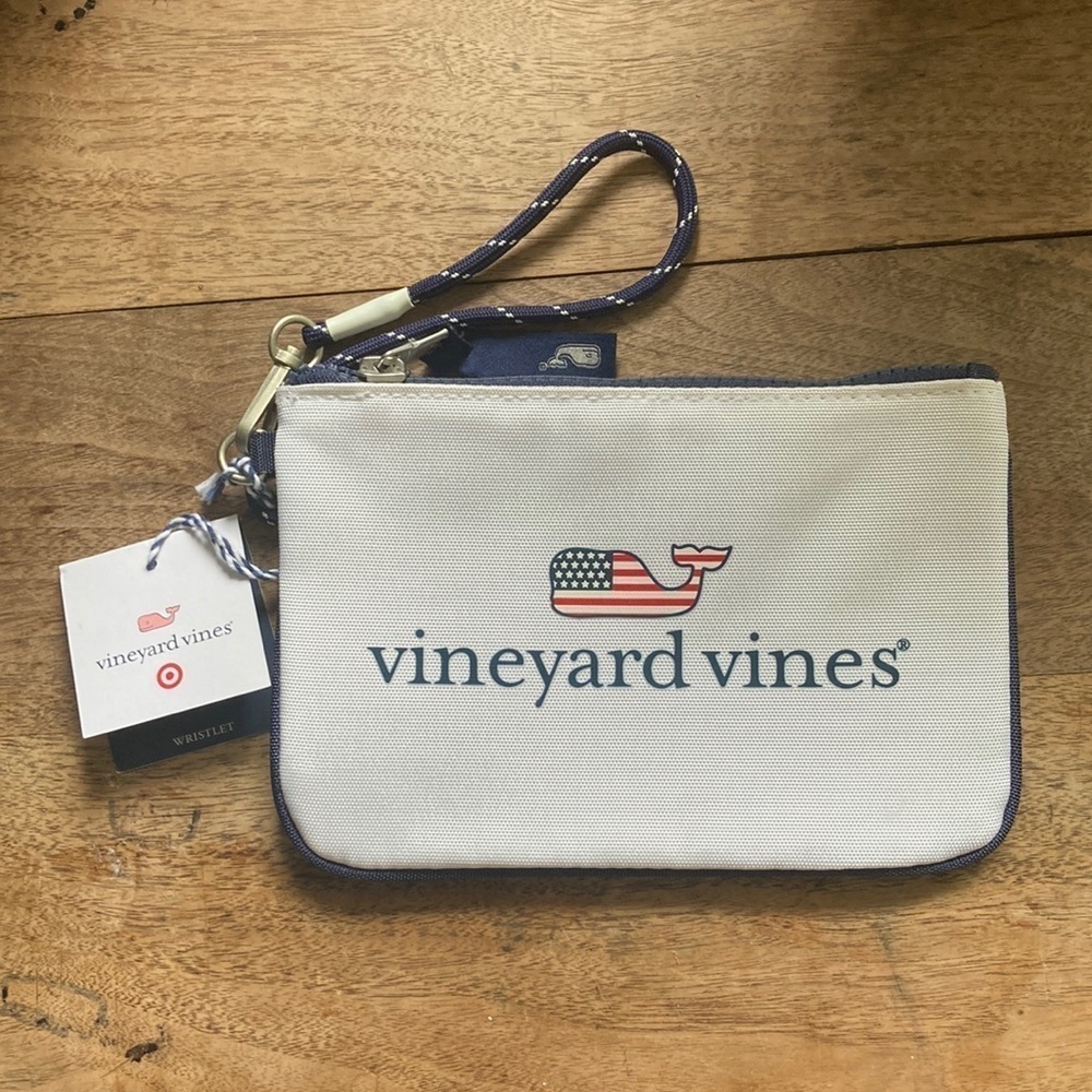 NWT Vineyard Vines Wristlet clutch patriotic American Flag whale logo